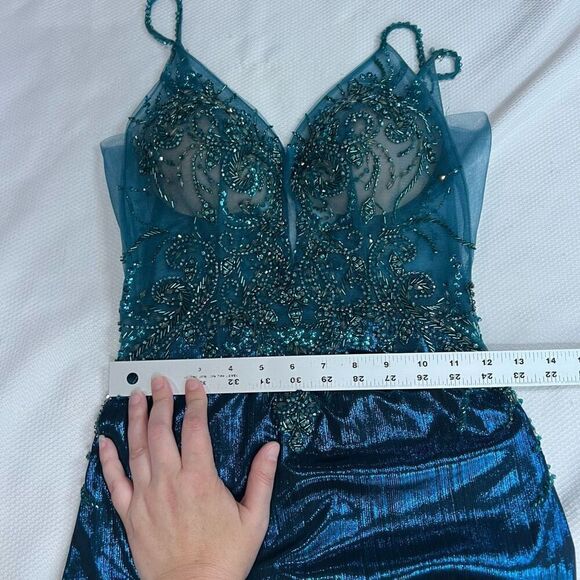 Ellie Wilde Teal Beaded Liquid Lame STYLE: EW120095 Formal Dress‎ Sz 4 Women’s - Picture 9 of 15